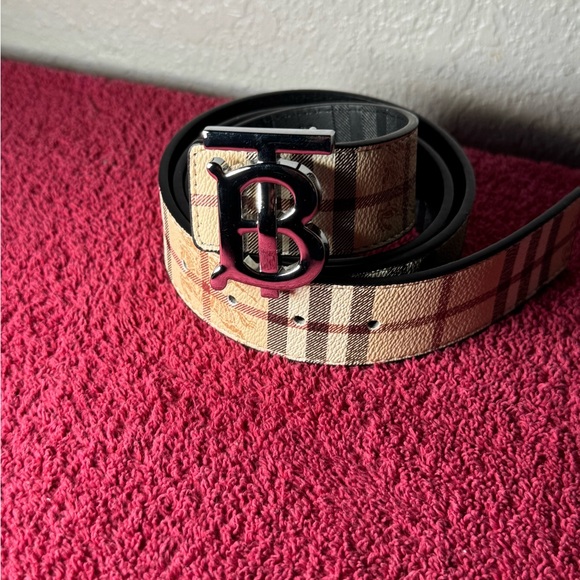 Burberry Check Belt with Black and Silver Accents size 28-35 waist - Picture 1 of 2